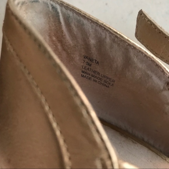 STEVE MADDEN | Y2K Gold T STrap Wedge Platform Shoes Size 7.5 - Picture 6 of 6